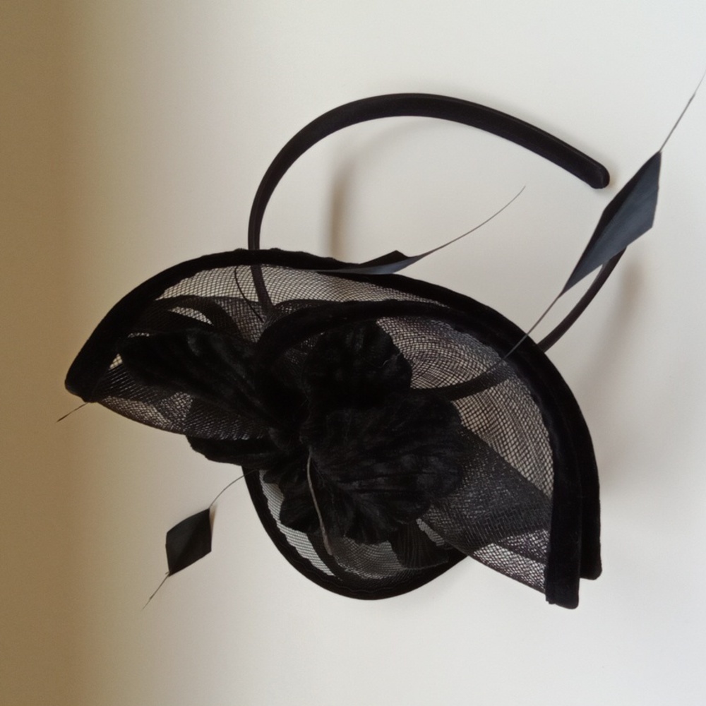 J. Peterman Fascinator, perfect for the holidays